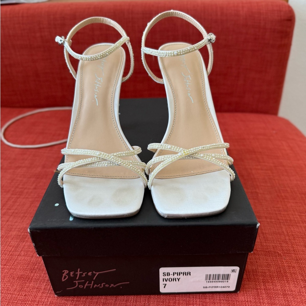Betsey Johnson SB-Piprr Pearl Rhinestone Heels – Size 7